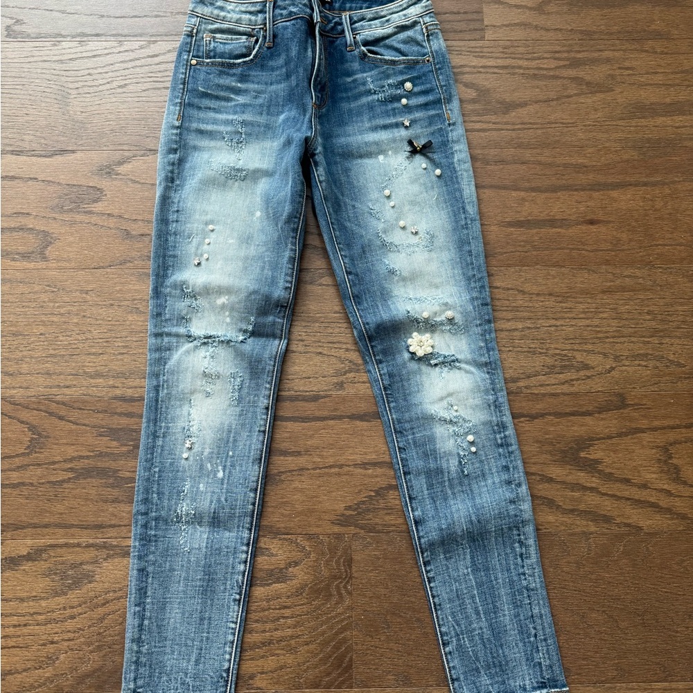 Aqua Women's Embellished Blue Skinny Jeans